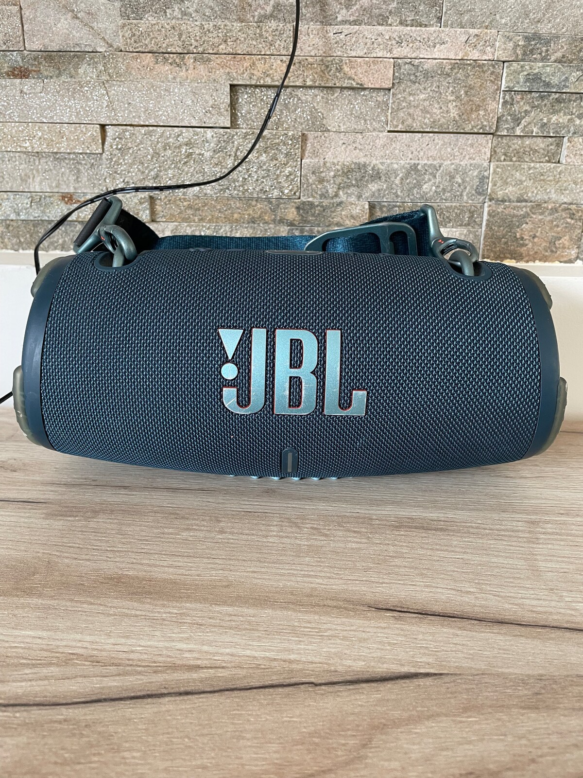 JBL bluetooth kaiutin